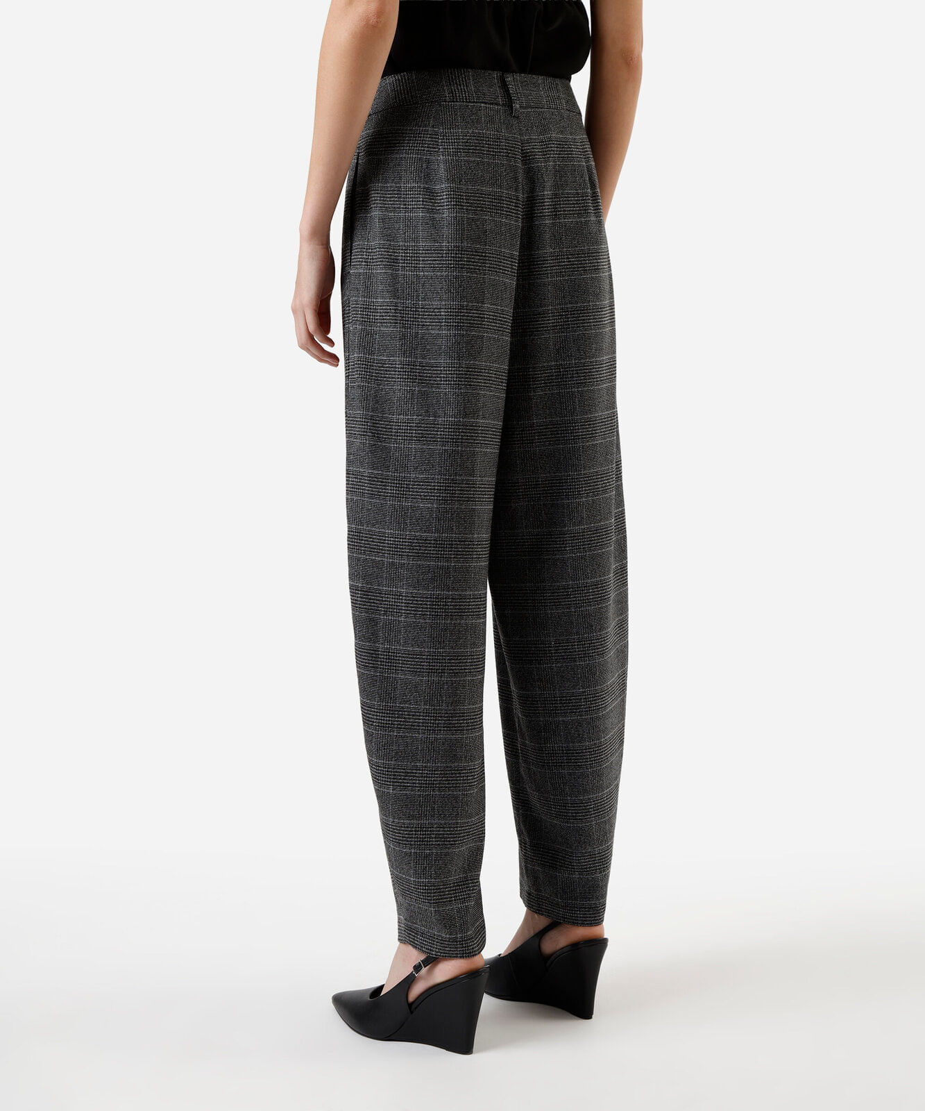 calça barrel feminina de alfaiataria xadrez cinza