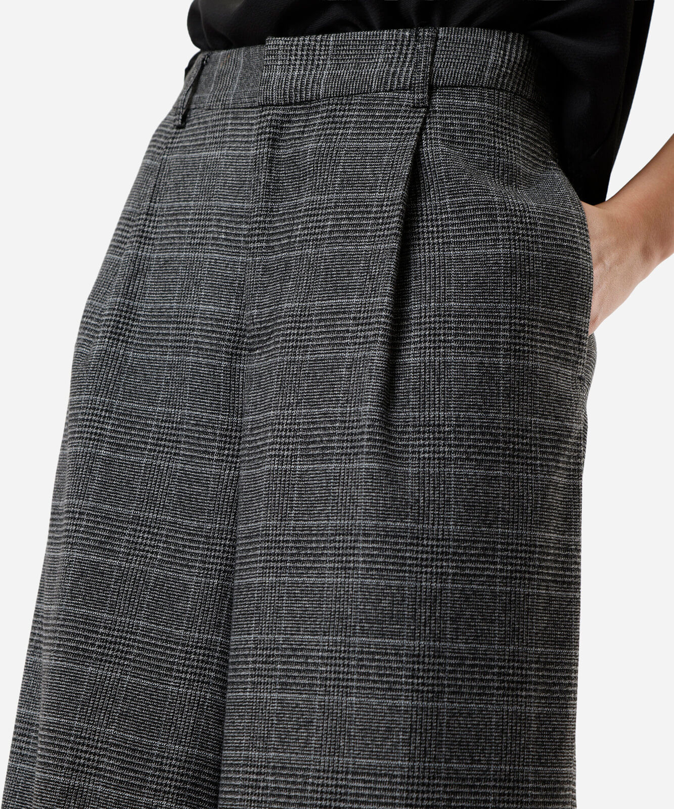 calça barrel feminina de alfaiataria xadrez cinza
