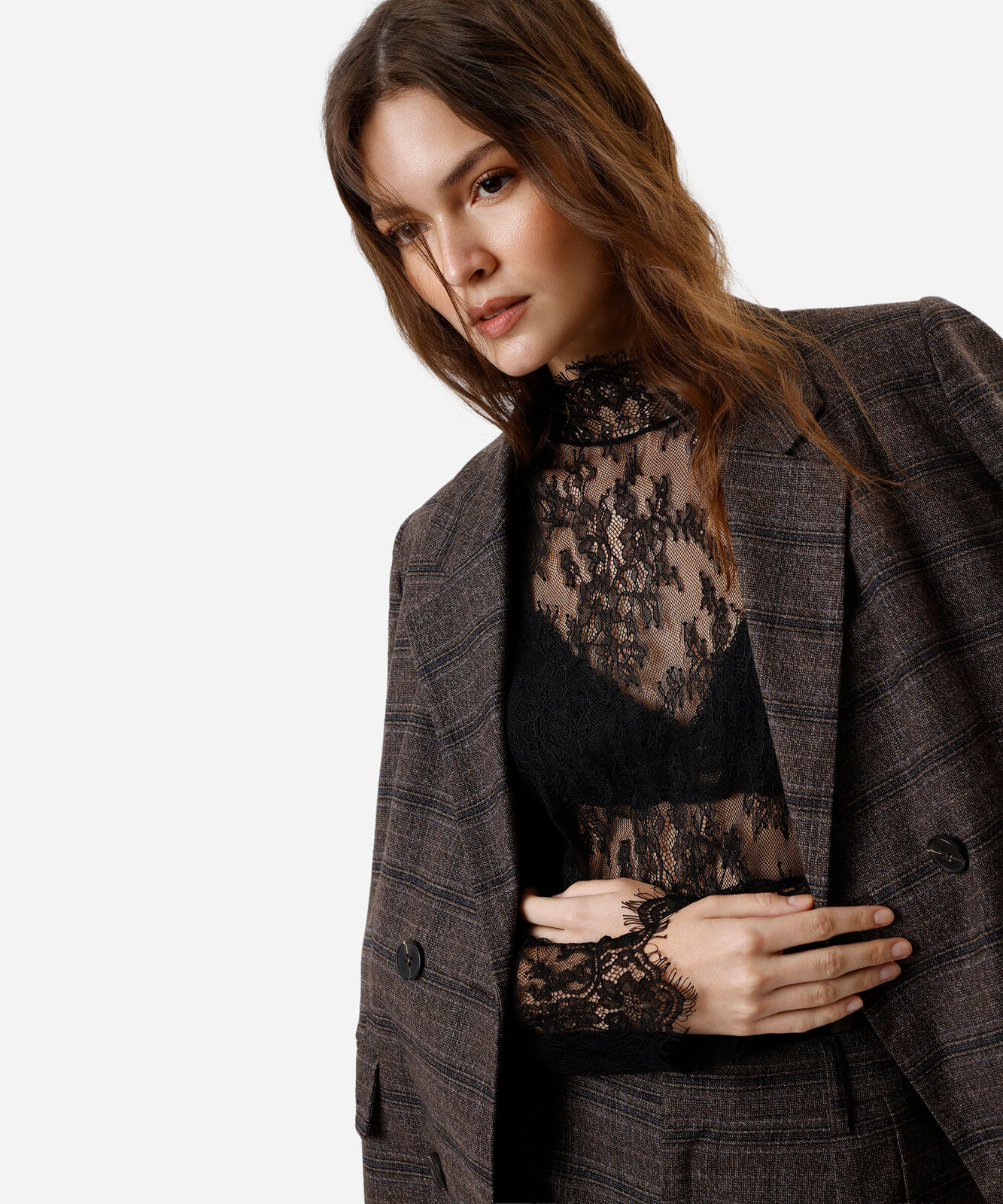 blusa feminina de renda gola alta floral preta