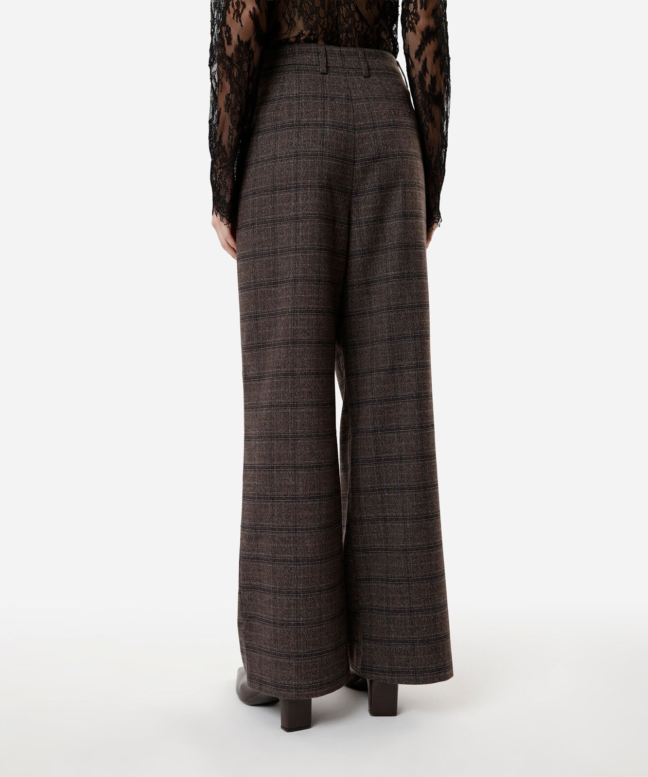 calça baggy feminina de alfaiataria xadrez marrom