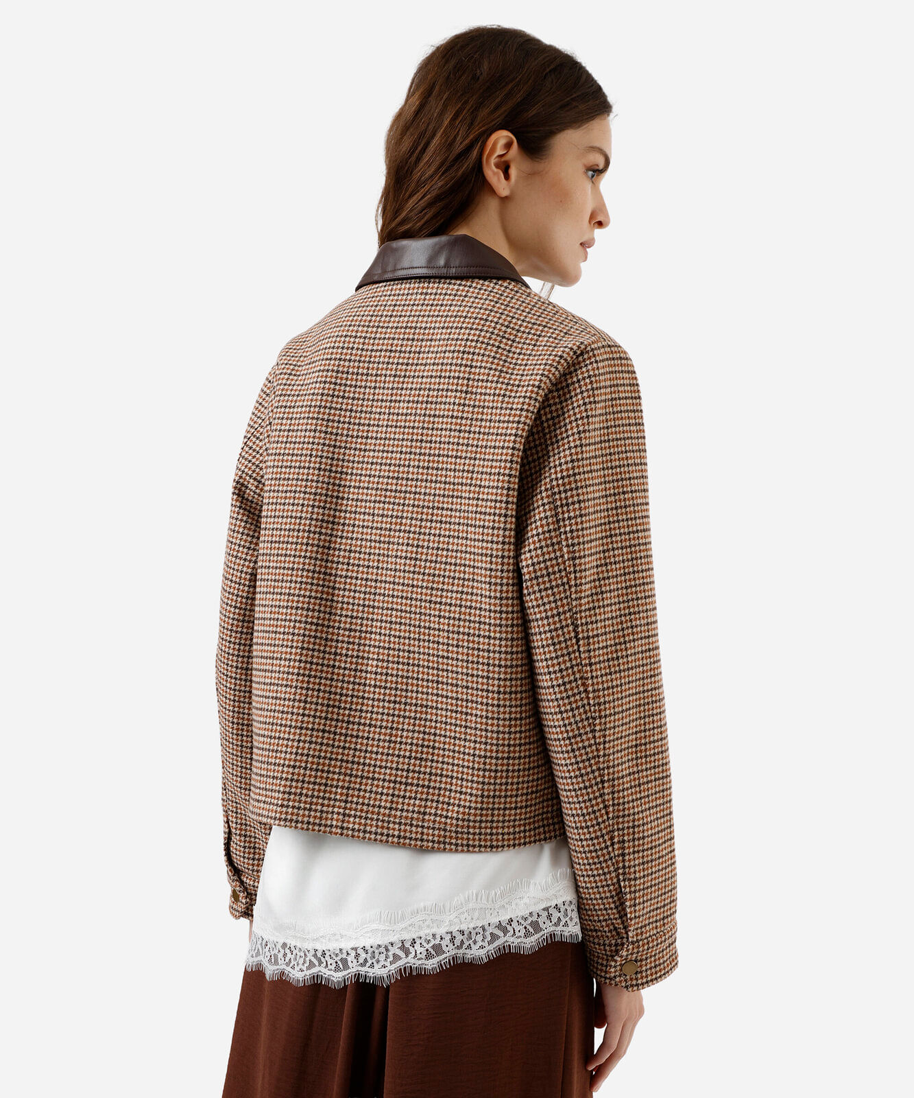 casaco feminino com bolsos xadrez marrom