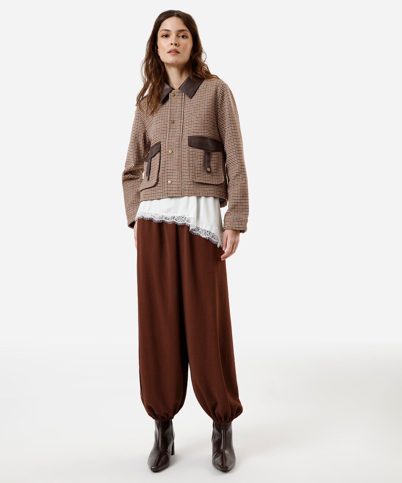 casaco feminino com bolsos xadrez marrom