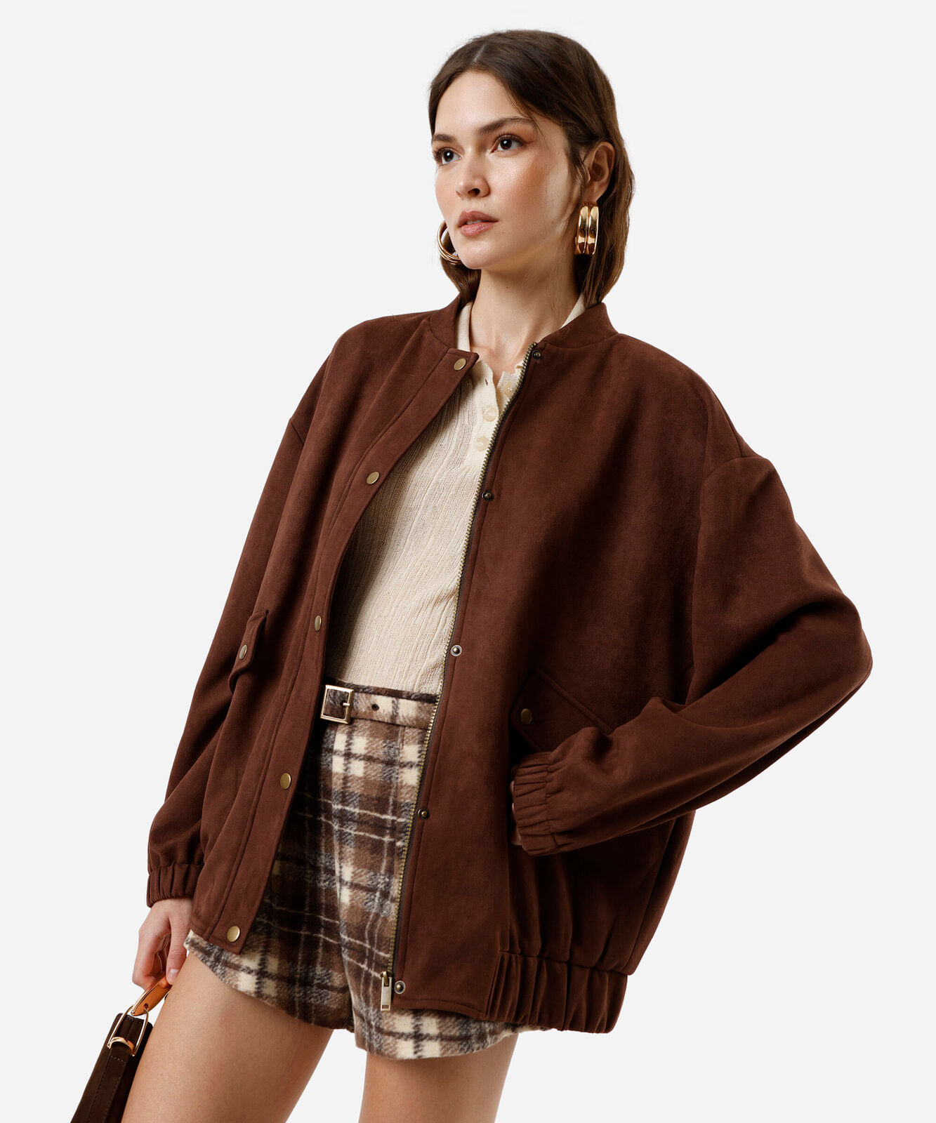 jaqueta feminina de suede com bolsos marrom