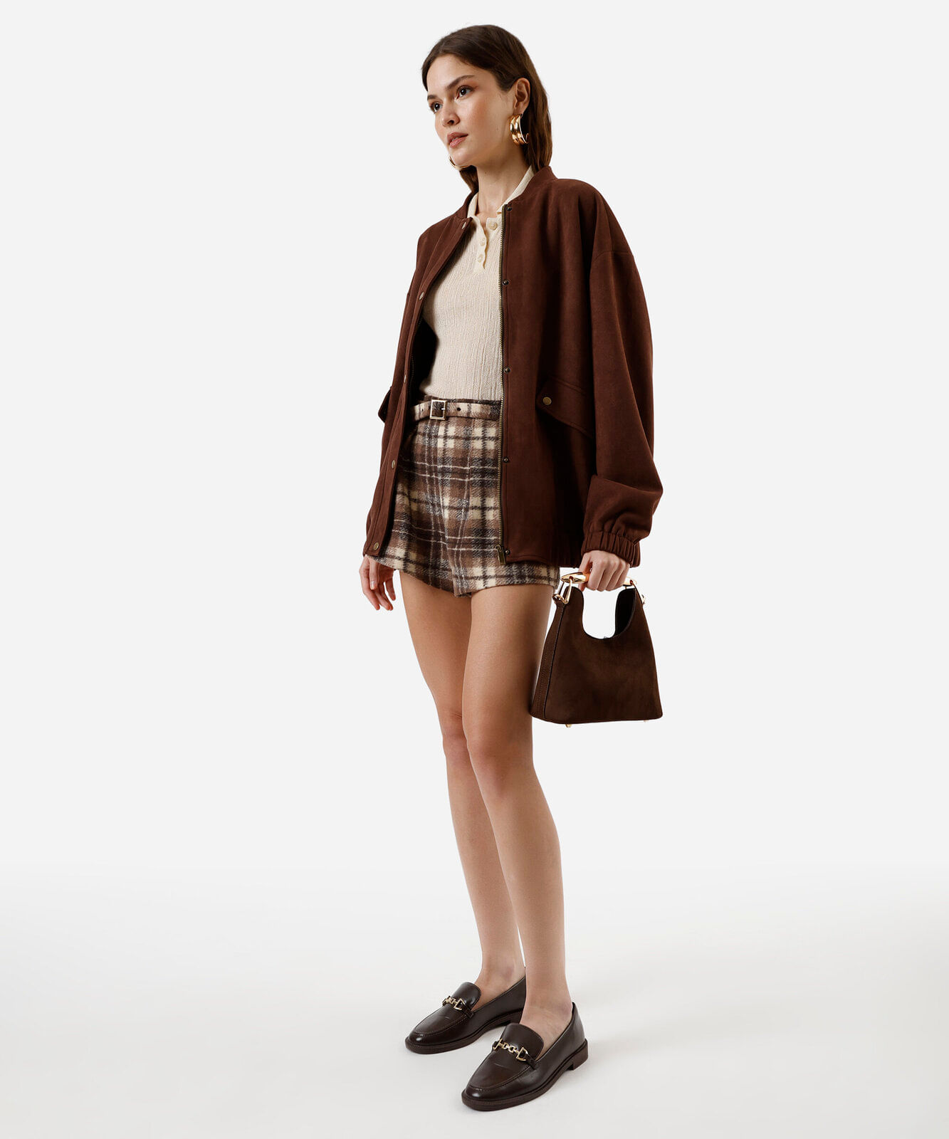 short feminino com cinto texturizado xadrez marrom