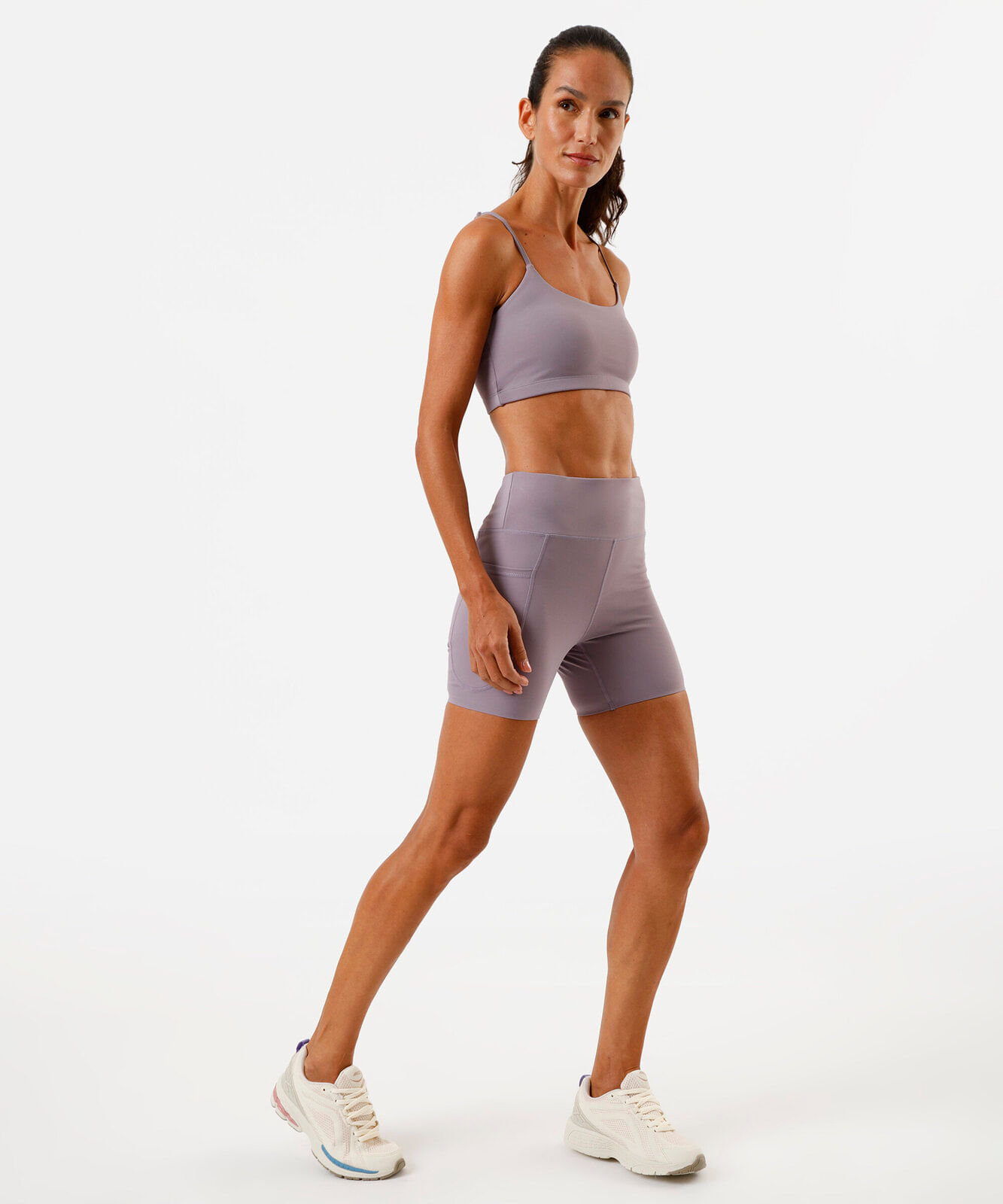 bermuda feminina esportiva com bolsos lilás