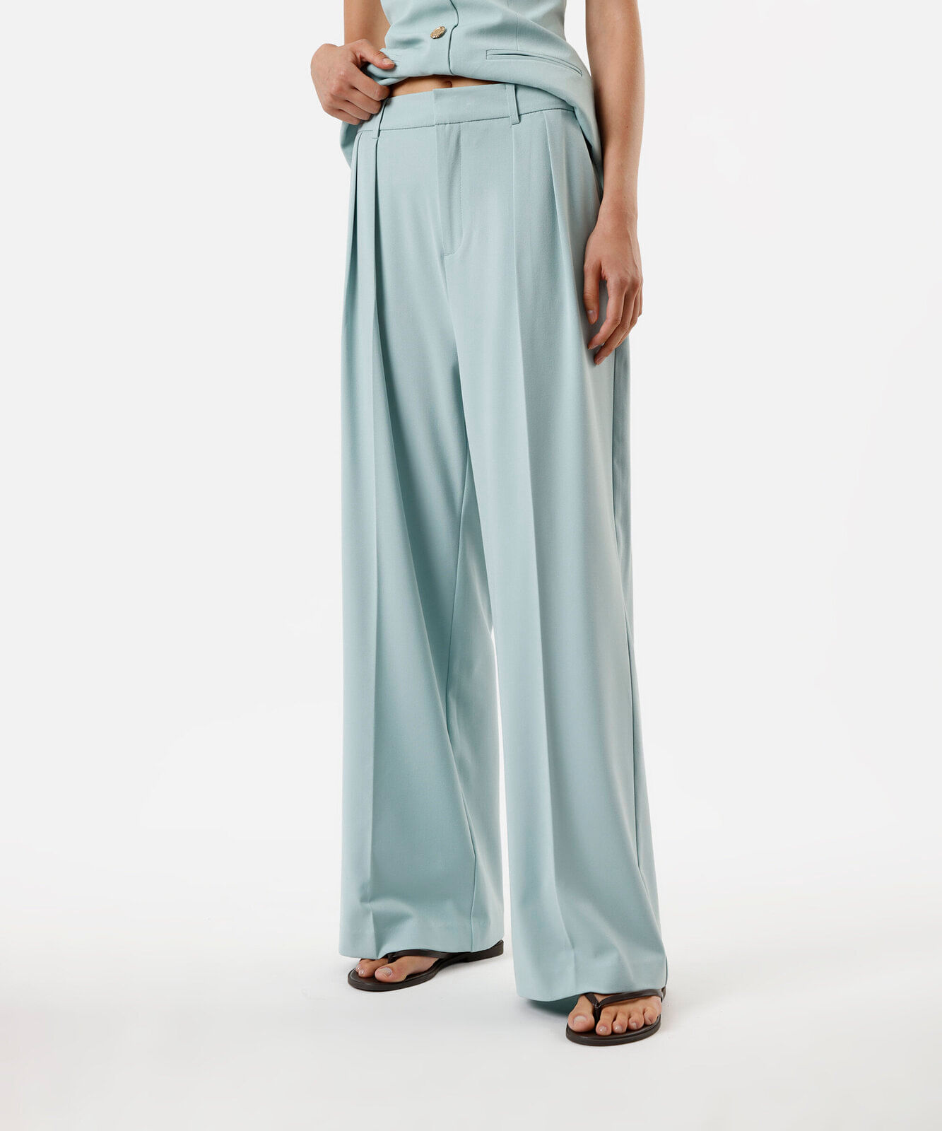 calça de alfaiataria feminina com pregas verde