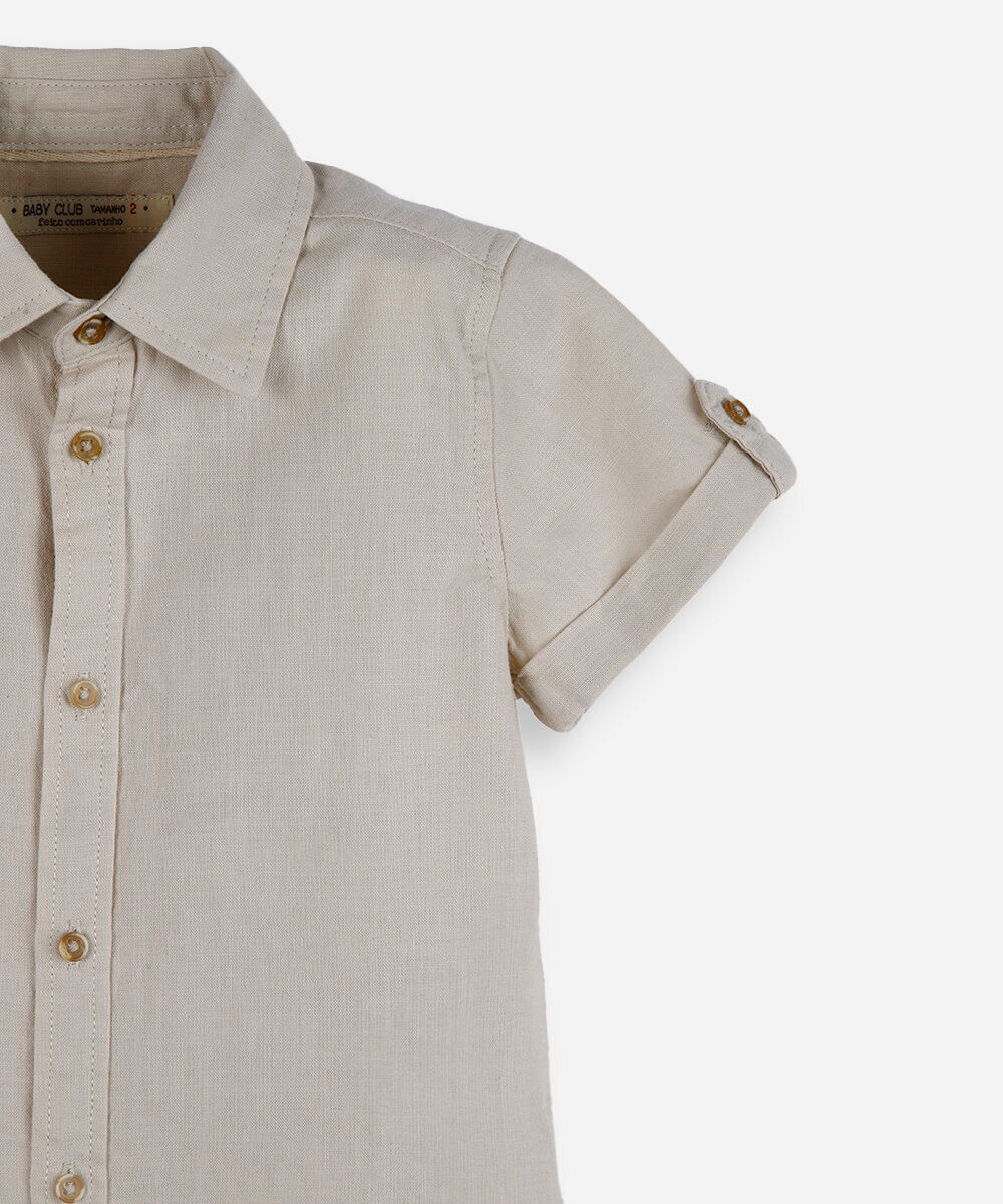 camisa de algodão infantil com mangas curtas e botões bege