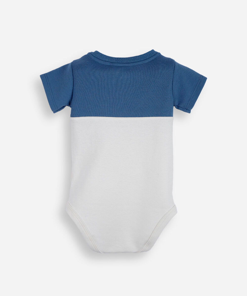body infantil de algodão com bolso off white