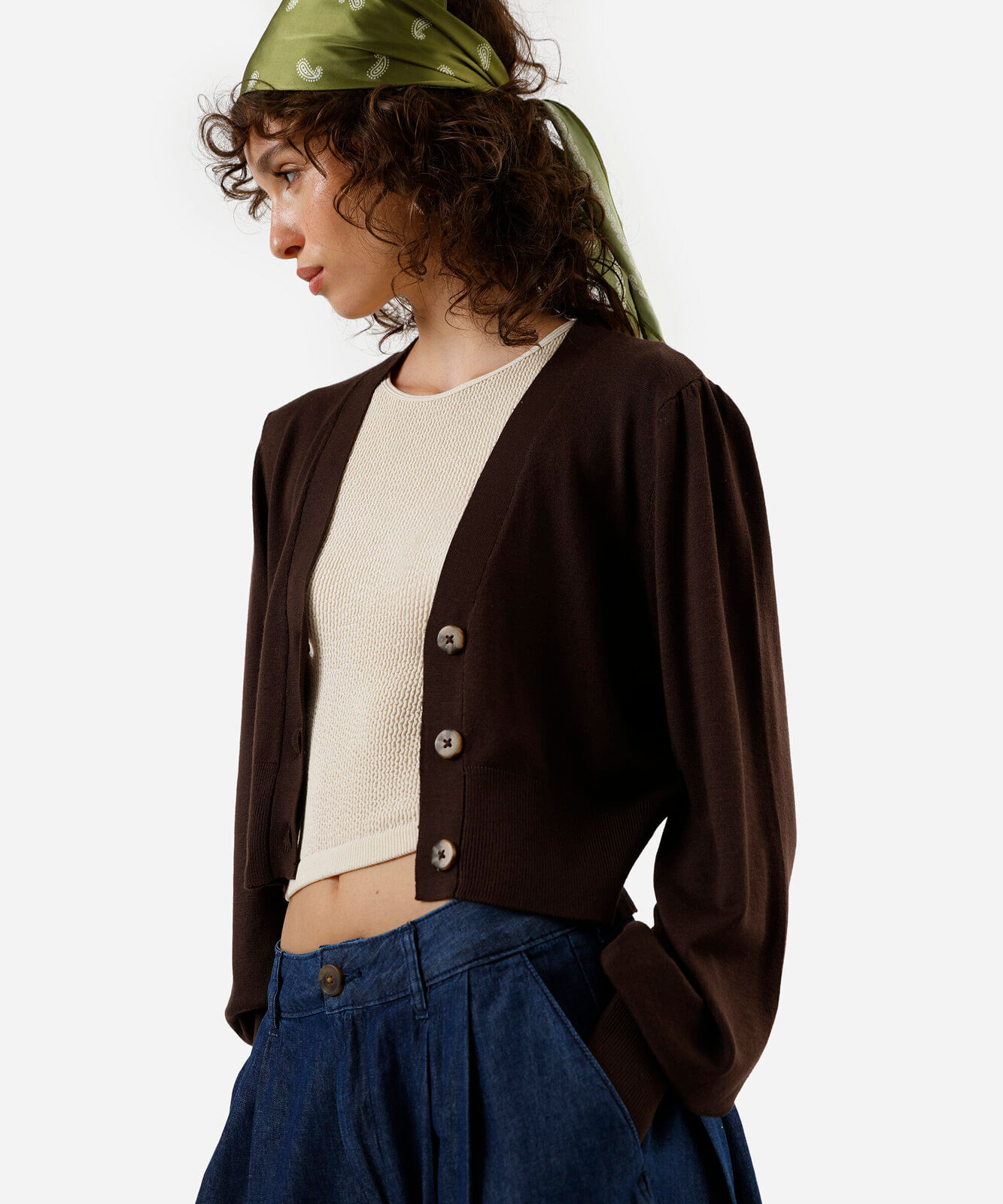 cardigan cropped feminino de tricot marrom