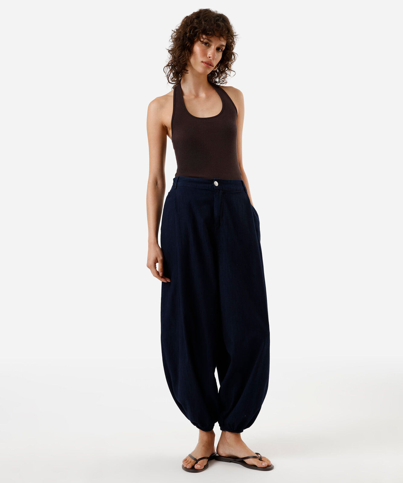 blusa frente única feminina decote u canelada marrom
