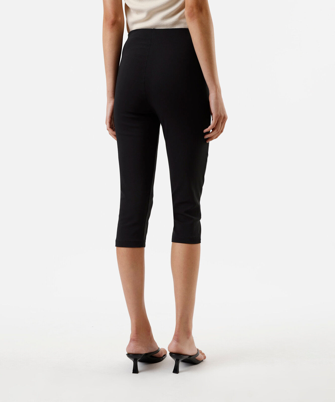 calça capri feminina com viscose preta