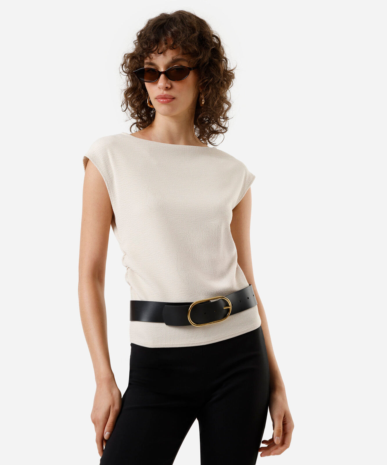 blusa feminina texturizada com pregas laterais bege