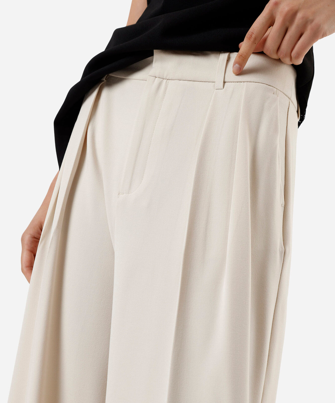 calça de alfaiataria feminina com pregas bege