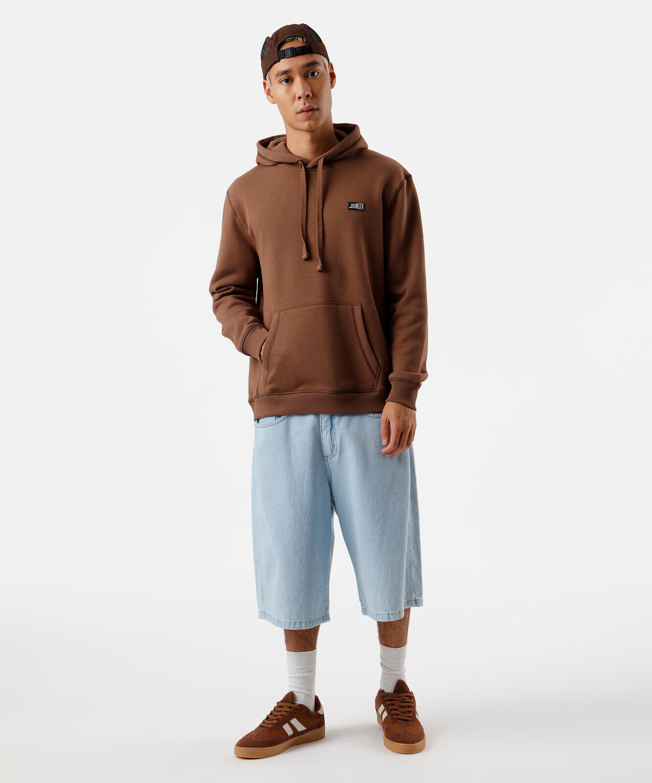 blusão masculino de moletom com capuz marrom