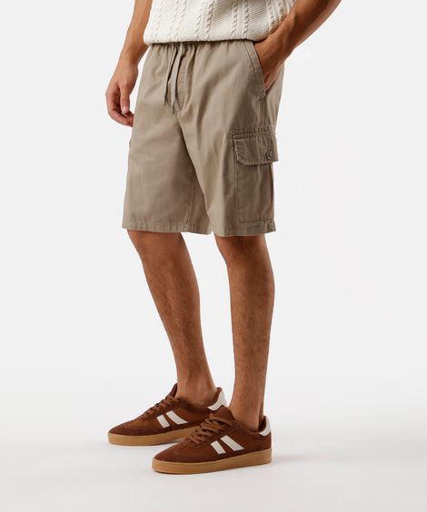 bermuda jogger masculina com bolso cargo marrom