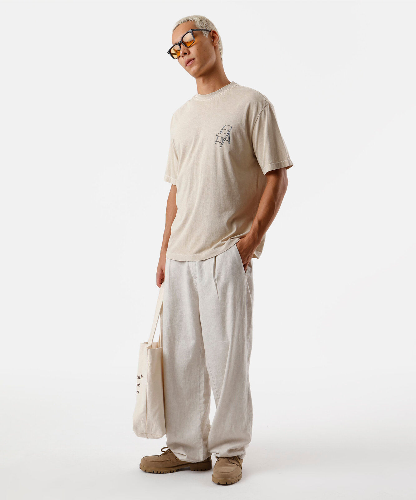 camiseta relaxed masculina de algodão estampada bege