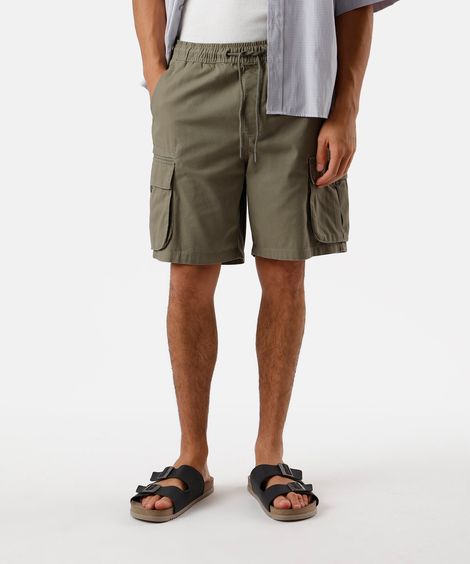 bermuda jogger masculina de sarja bolso cargo verde
