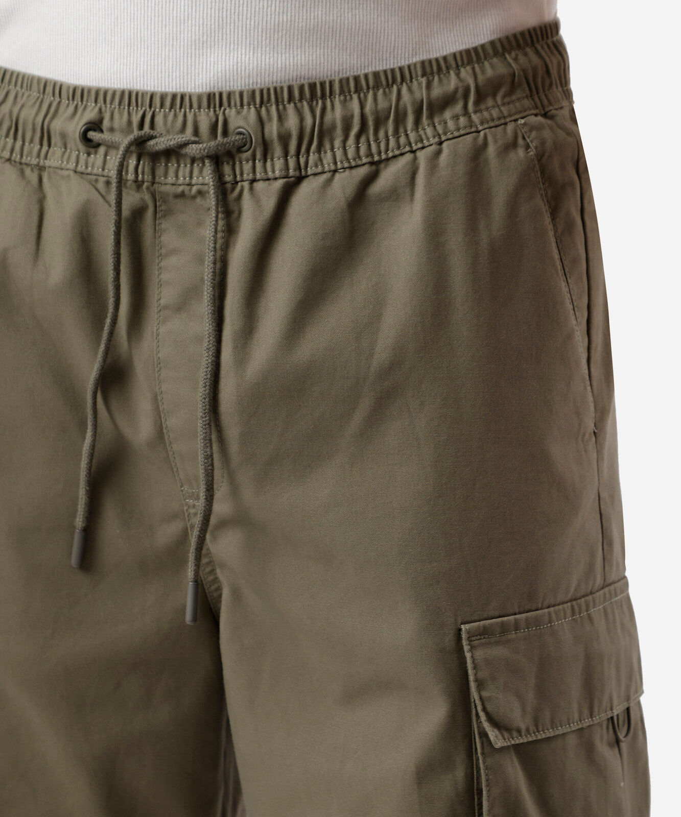 bermuda jogger masculina de sarja bolso cargo verde