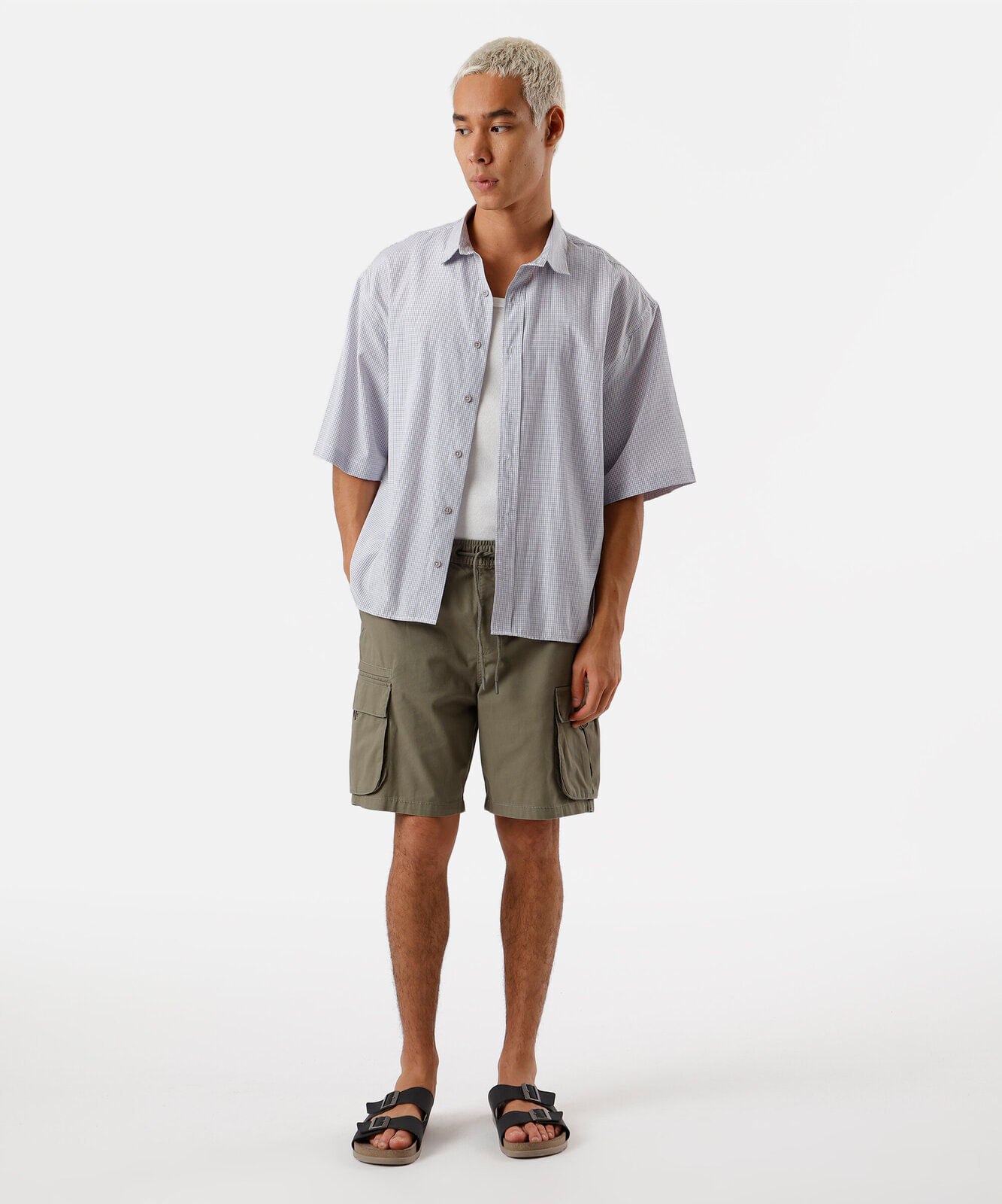 bermuda jogger masculina de sarja bolso cargo verde