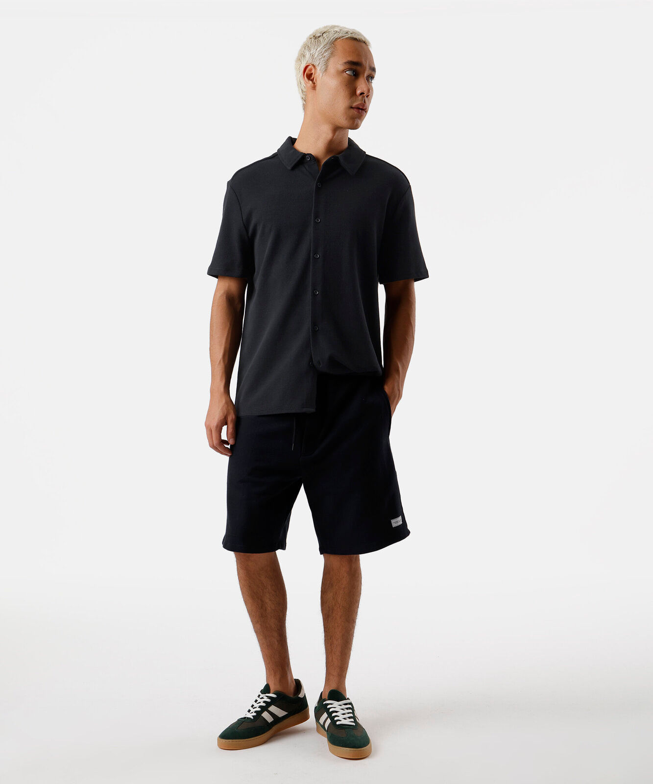 bermuda reta masculina de moletom preta