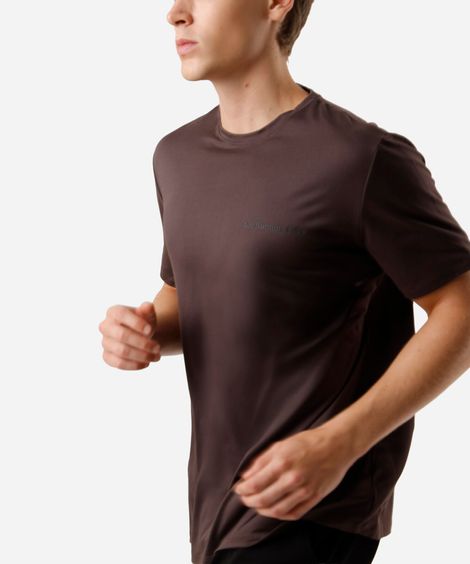 camiseta esportiva masculina estampada marrom
