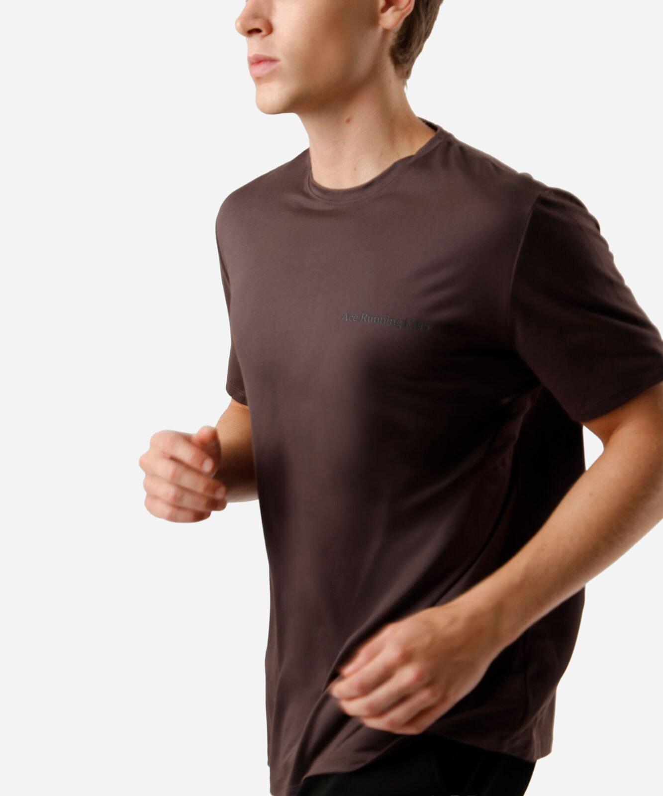 camiseta esportiva masculina estampada marrom