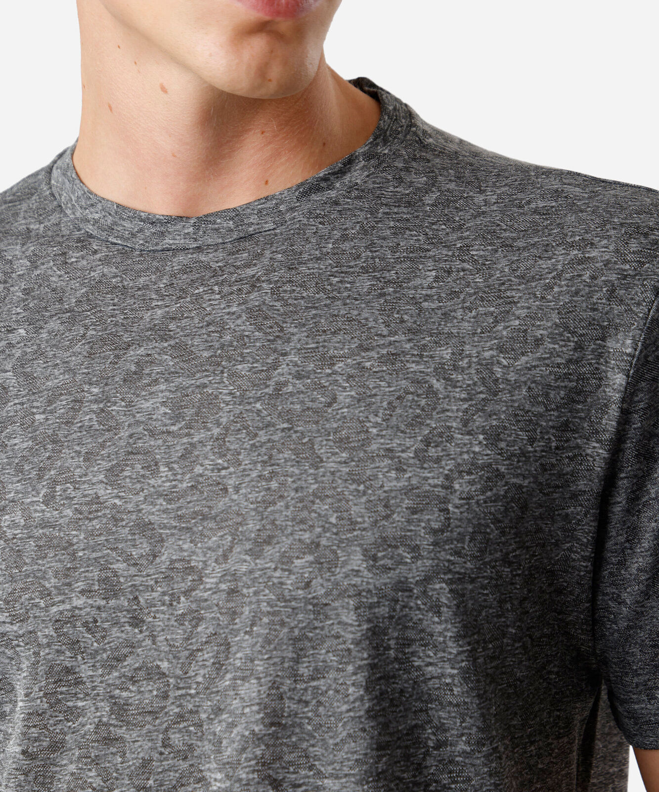 camiseta esportiva masculina de jacquard camuflada cinza