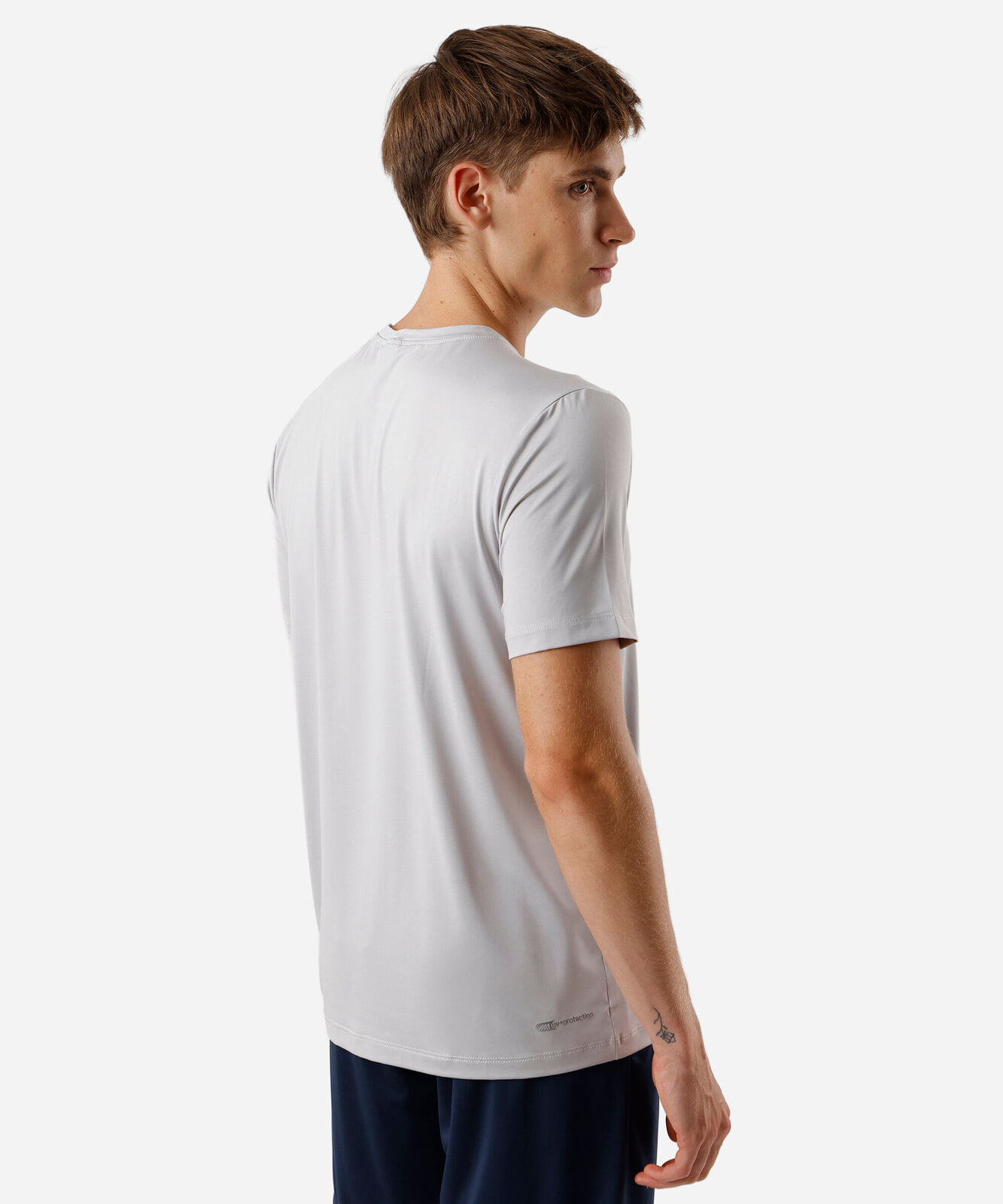 camiseta esportiva masculina com proteção uv cinza