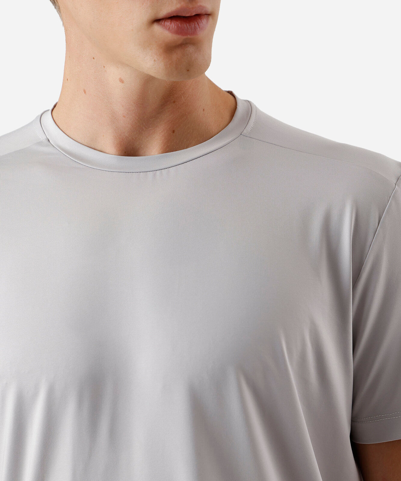 camiseta esportiva masculina com proteção uv cinza