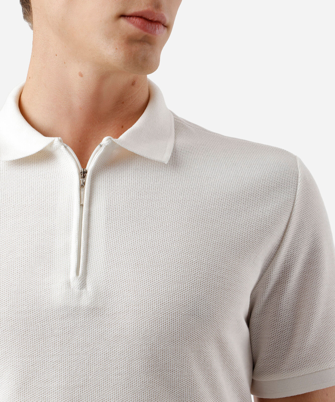 polo masculina em piquet com zíper manga curta off white