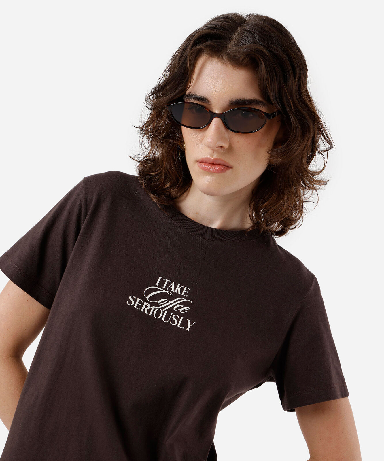 camiseta feminina de algodão estampada marrom