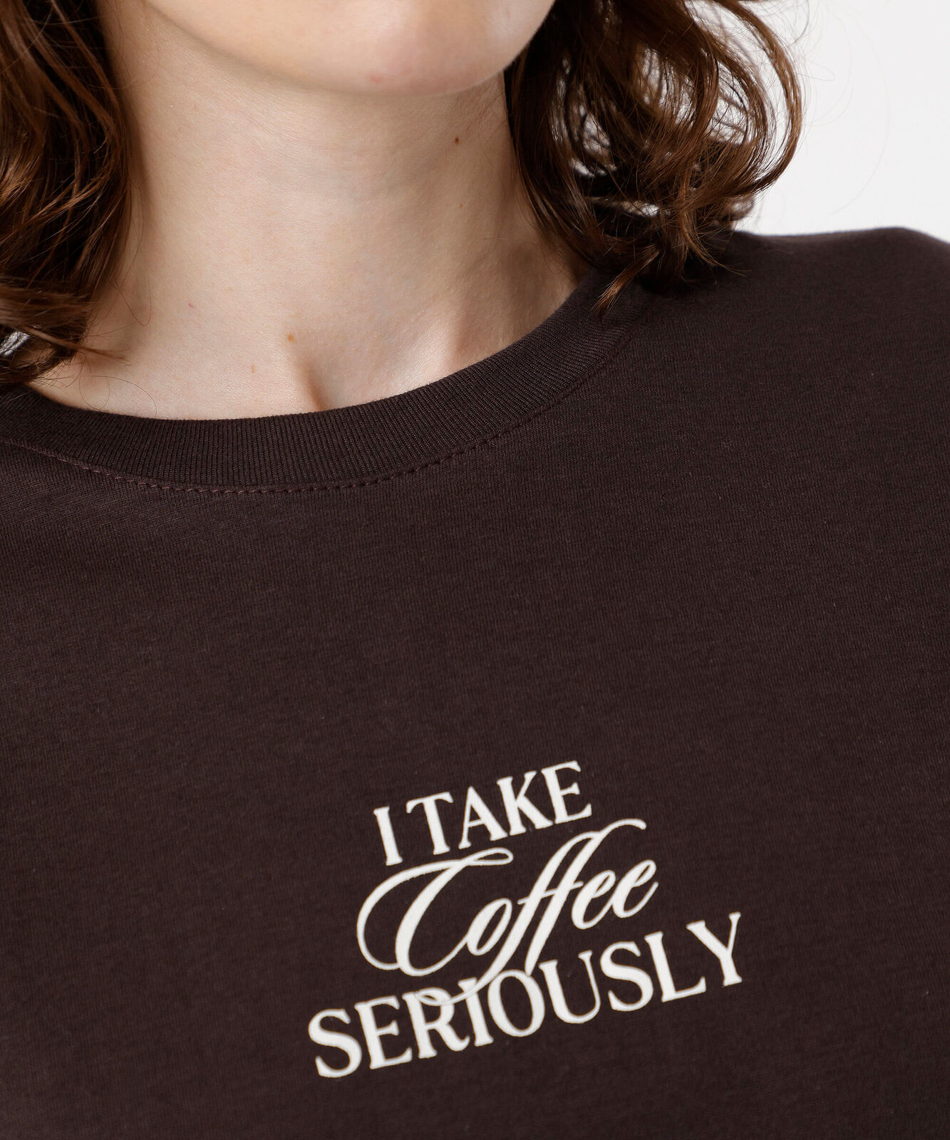 camiseta feminina de algodão estampada marrom
