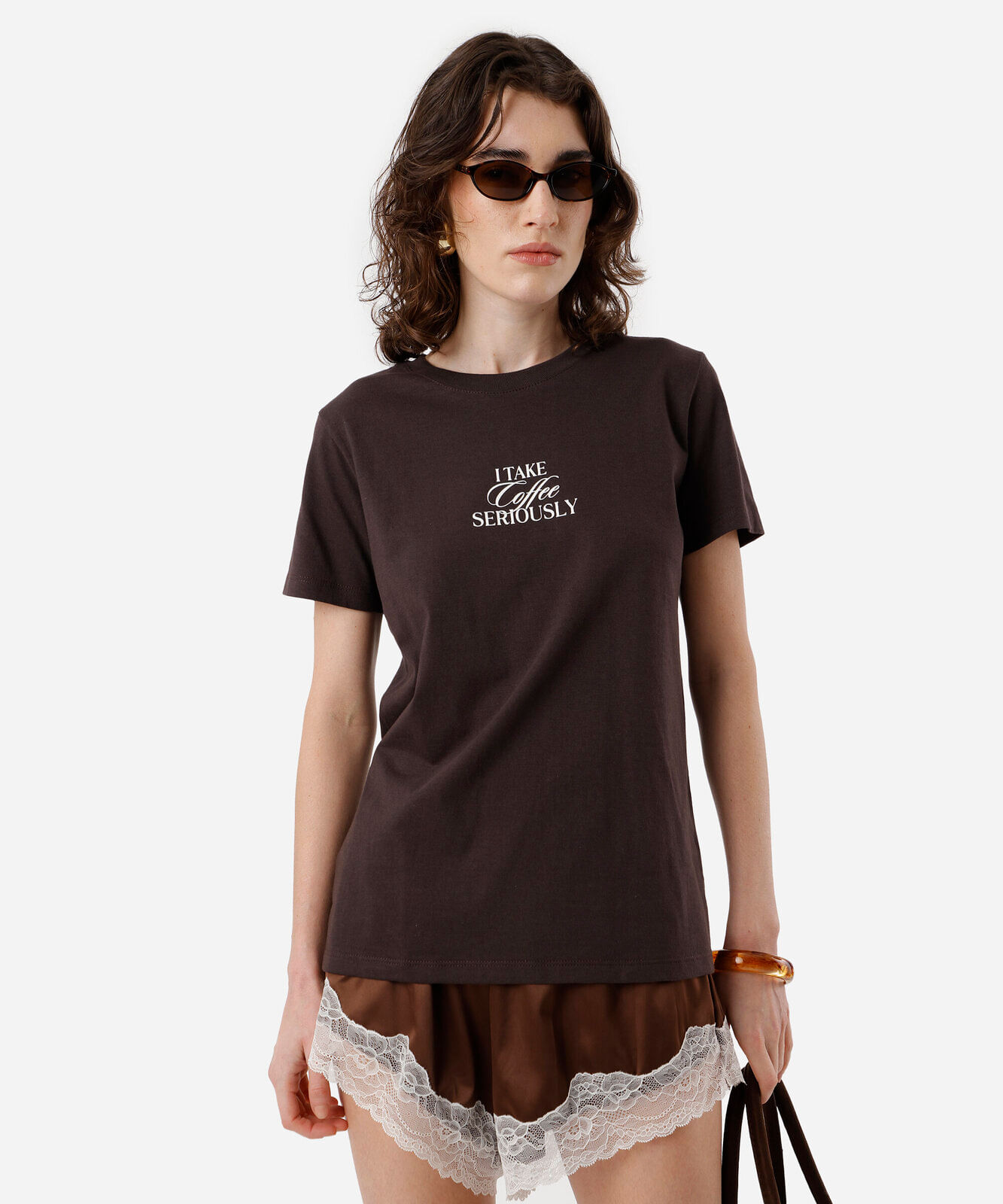 camiseta feminina de algodão estampada marrom