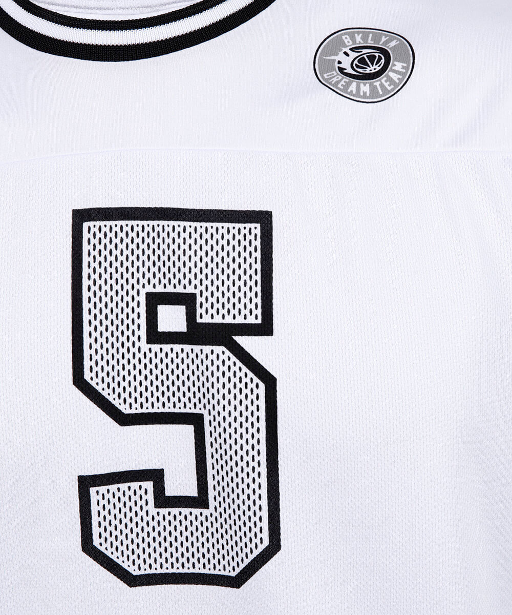 camiseta juvenil com recorte estampada oversized branca