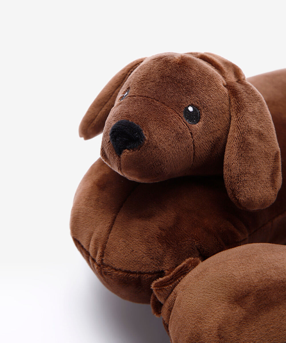 apoio de pescoço cachorro com máscara marrom