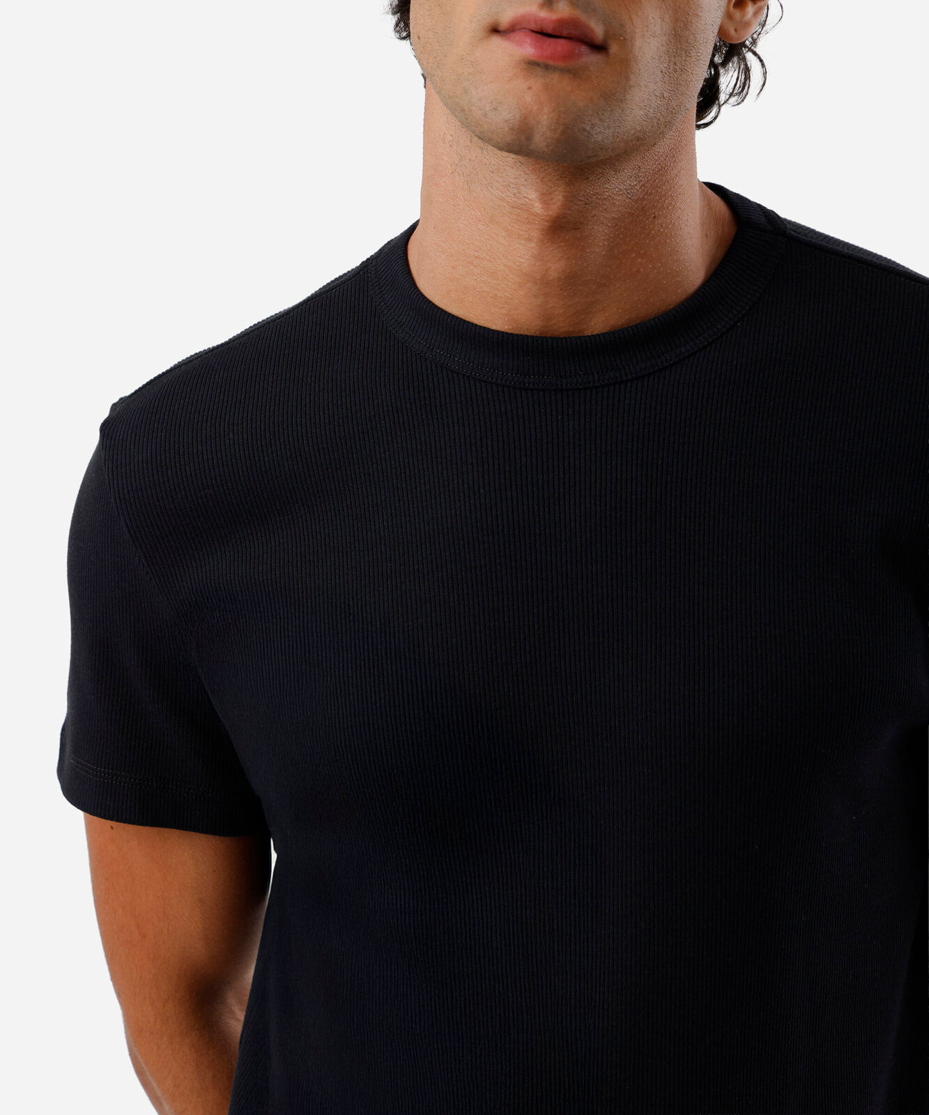 camiseta slim fit masculina com algodão canelada preta