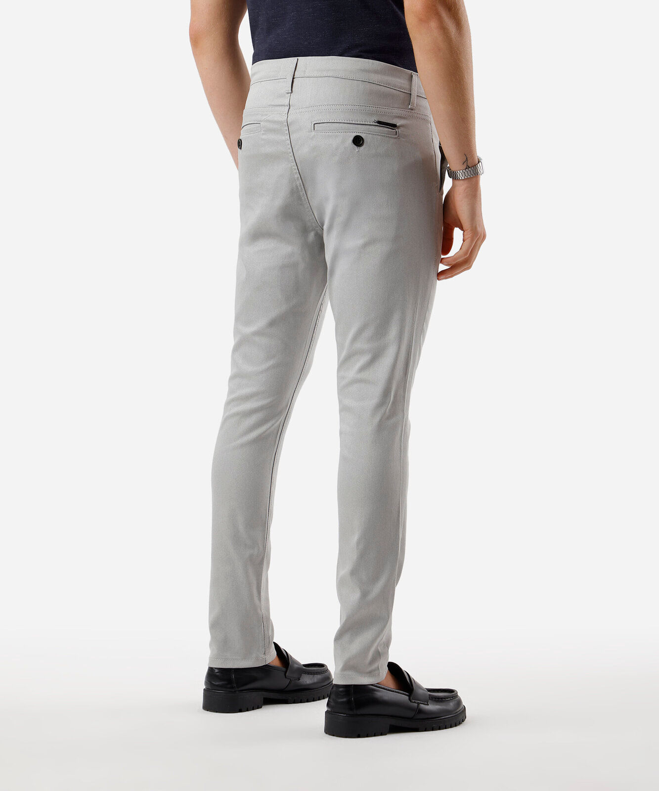 calça chino carrot de alfaiataria masculina cinza