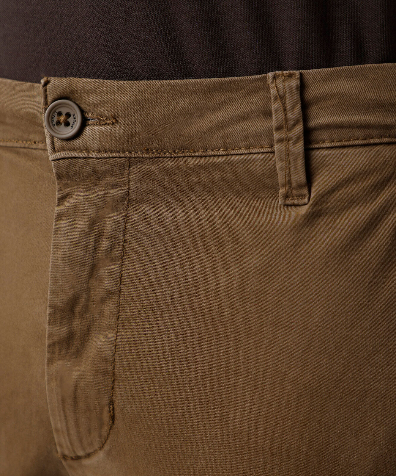 calça chino slim de sarja com elastano masculina marrom