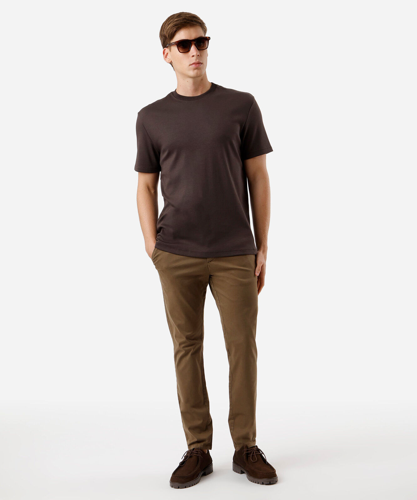 calça chino slim de sarja com elastano masculina marrom