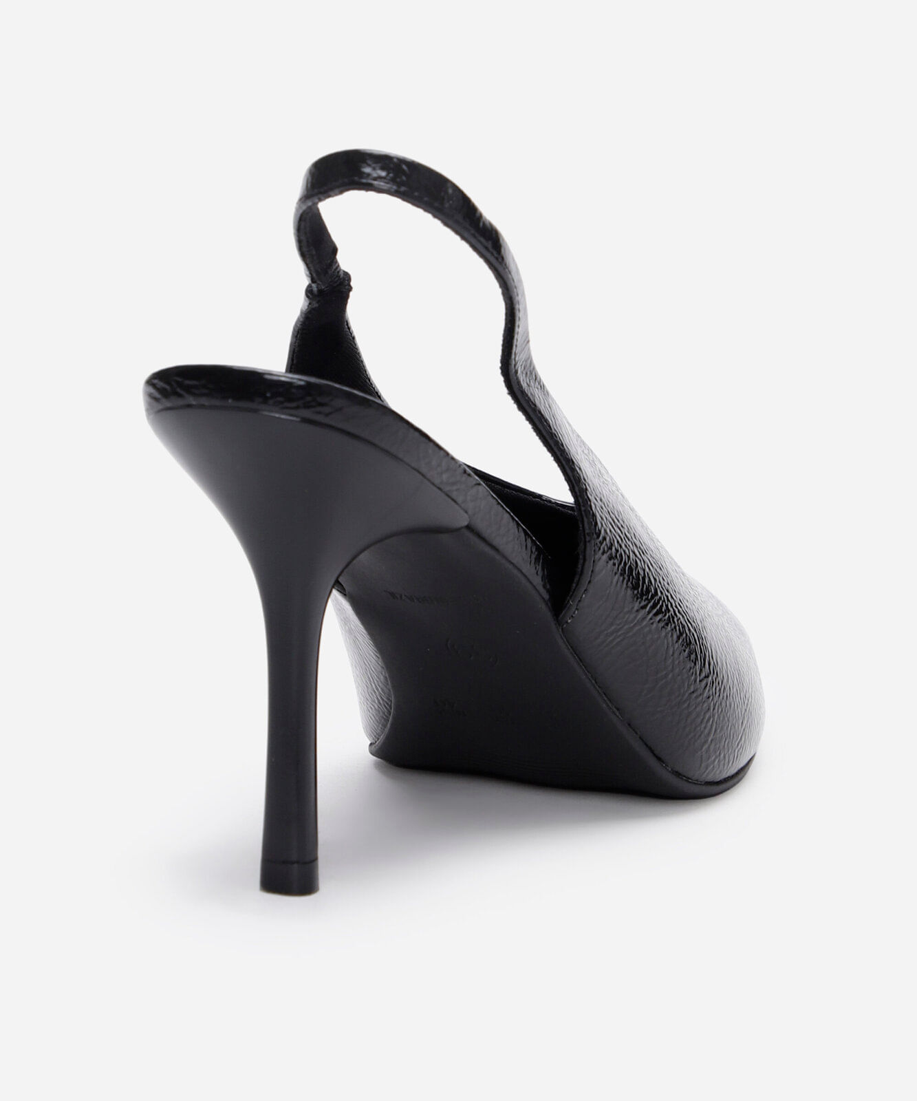 scarpin bico fino salto alto oneself preto
