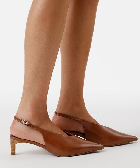 scarpin bico fino salto alto oneself marrom