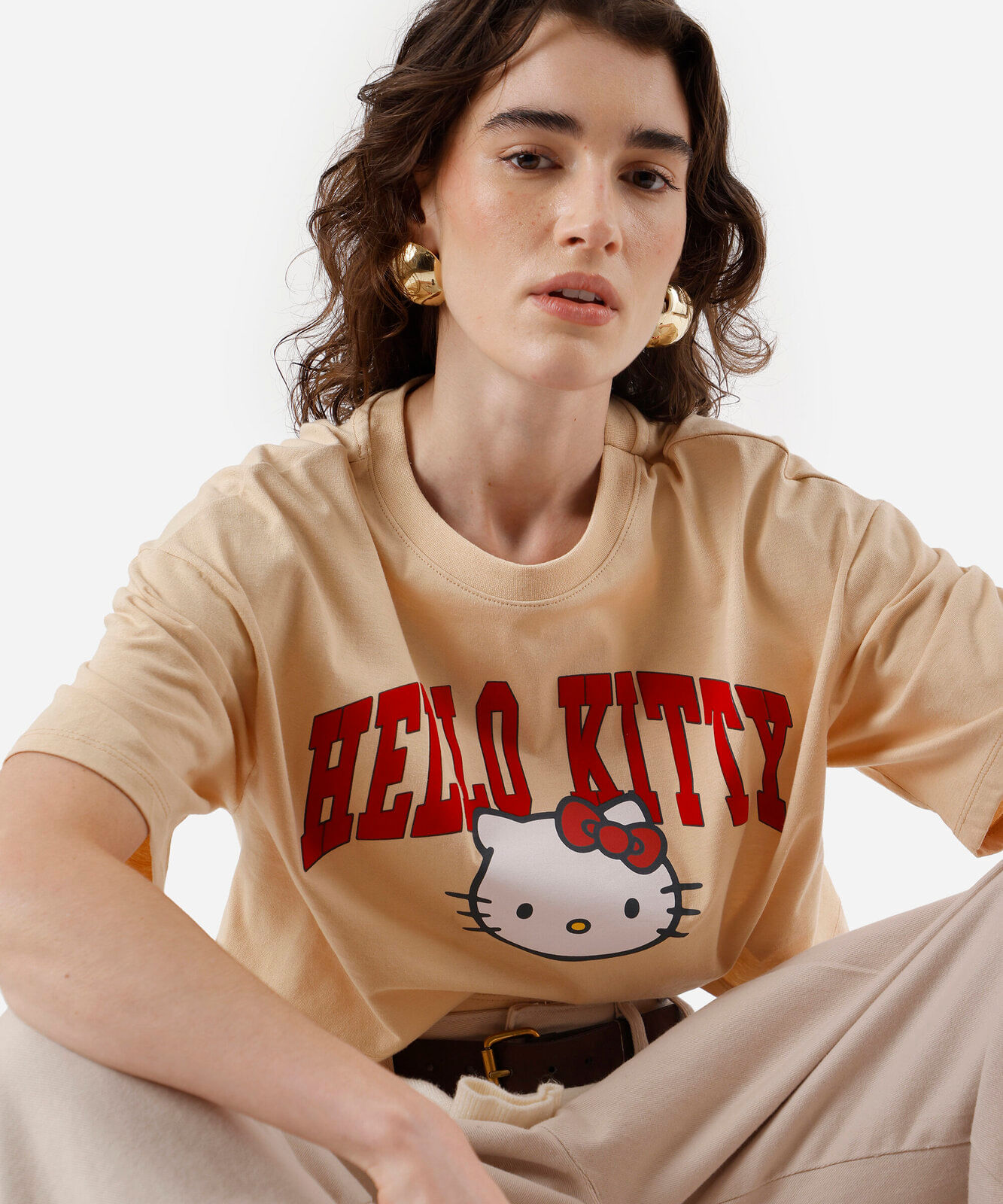 camiseta cropped feminina de algodão hello kitty bege