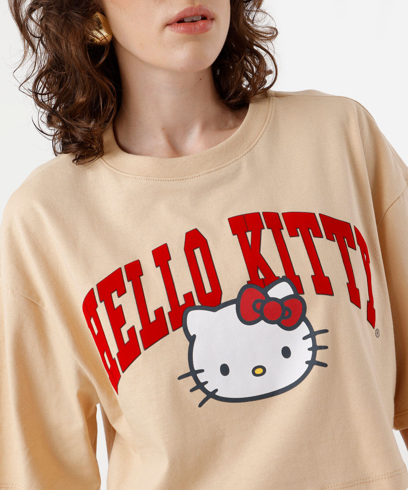 camiseta cropped feminina de algodão hello kitty bege