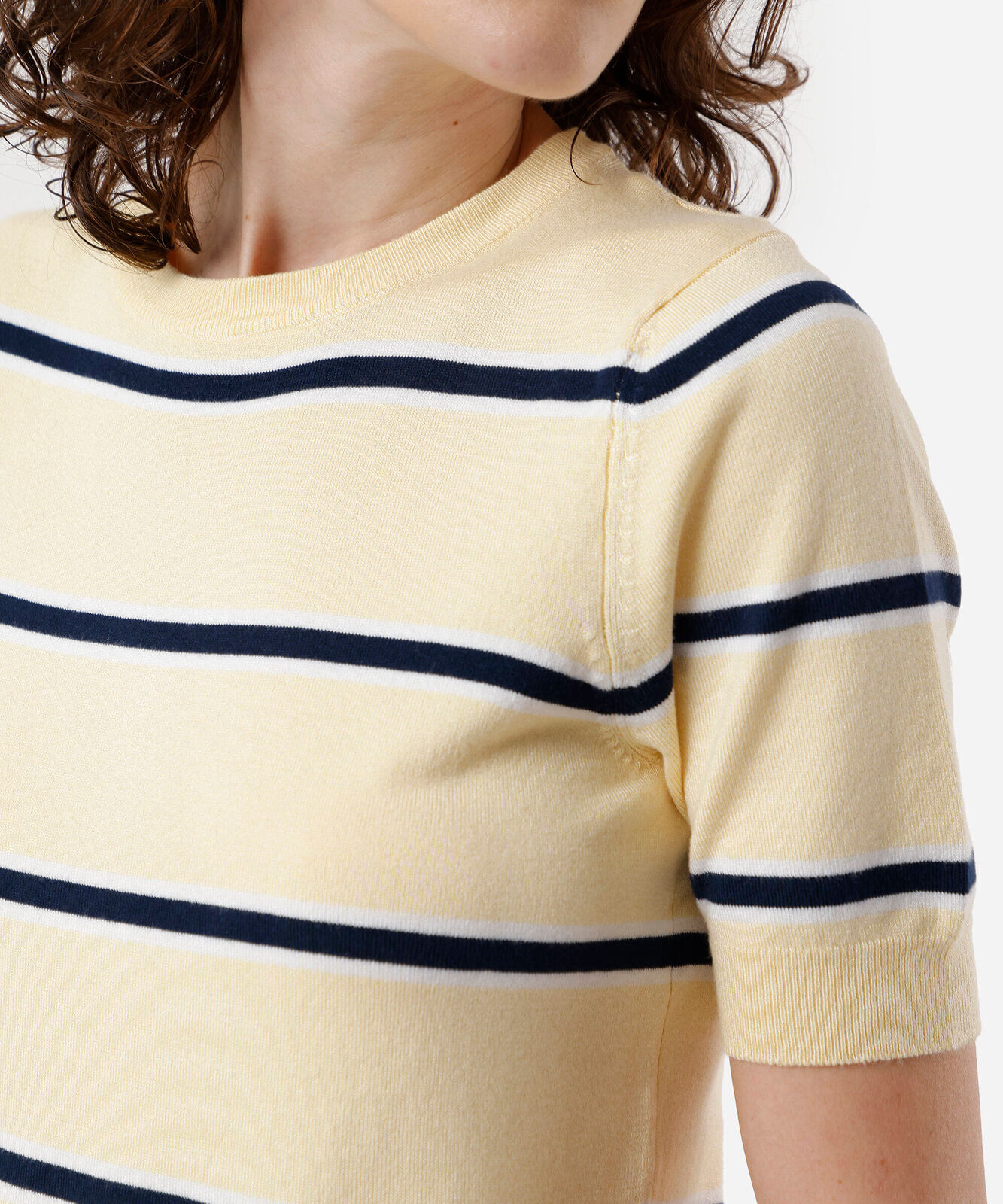 blusa cropped feminina de tricot listrada amarela
