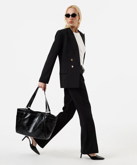 calça flare de alfaiataria feminina com cinto preta