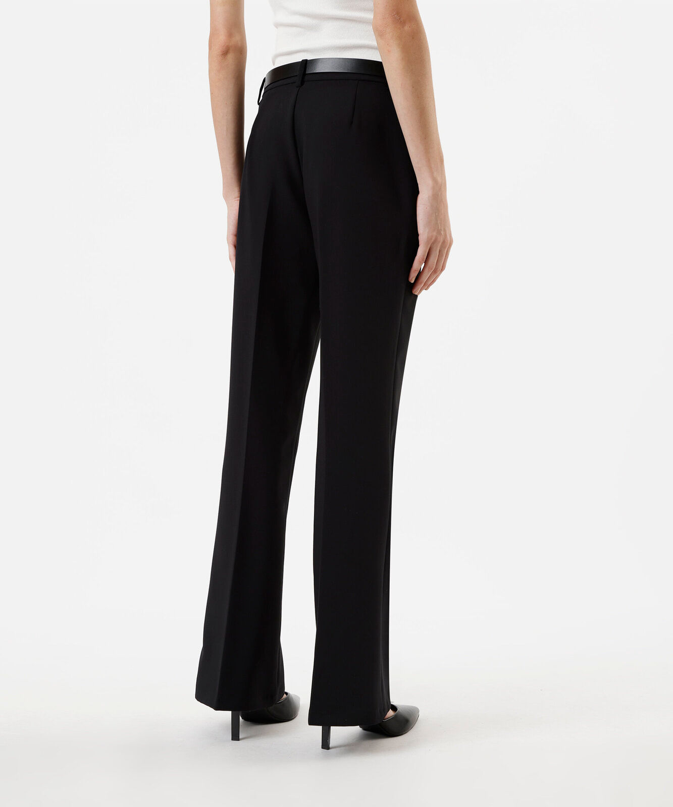calça flare de alfaiataria feminina com cinto preta