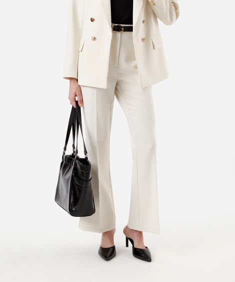 calça flare de alfaiataria feminina com cinto bege