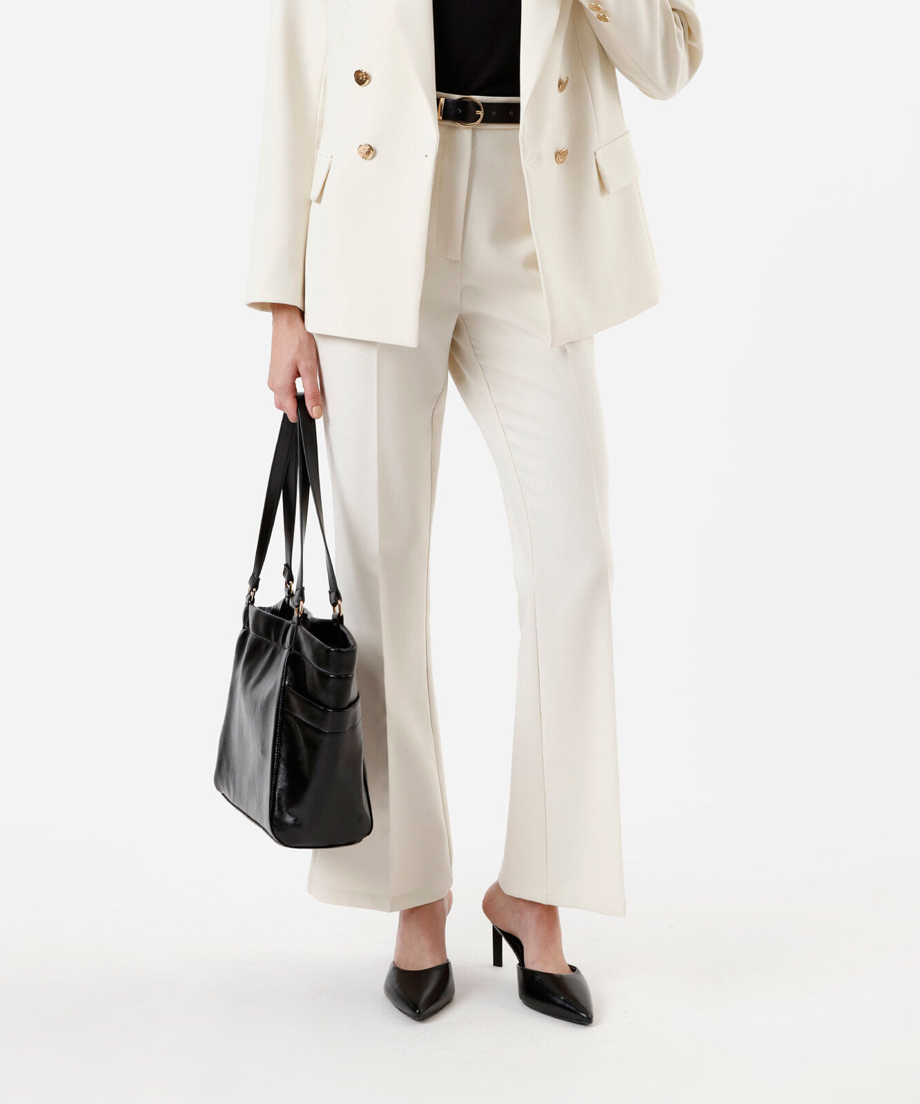 calça flare de alfaiataria feminina com cinto bege