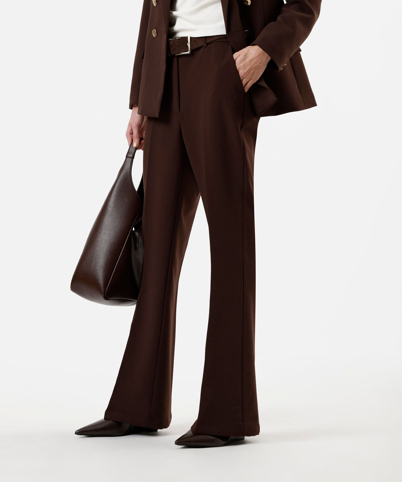 calça flare de alfaiataria feminina com cinto marrom