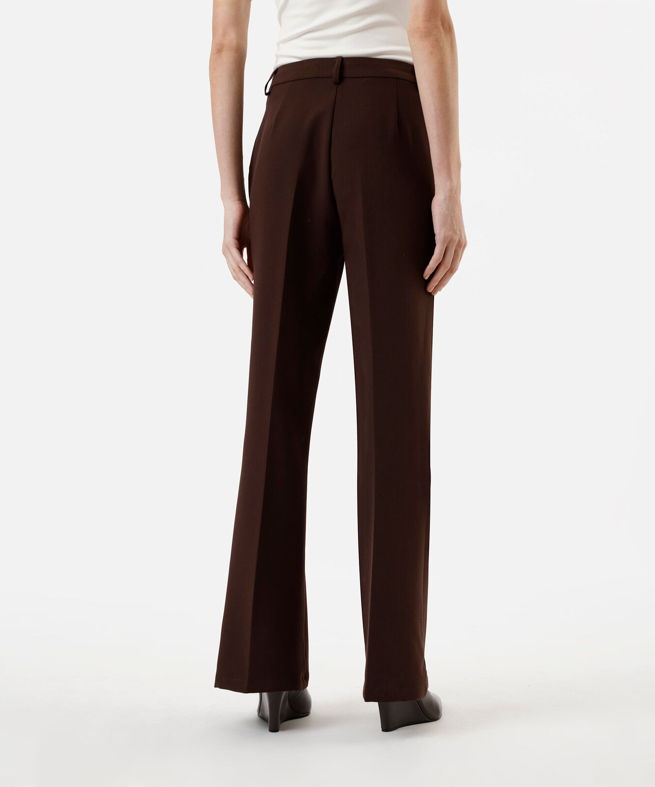 calça flare de alfaiataria feminina com cinto marrom